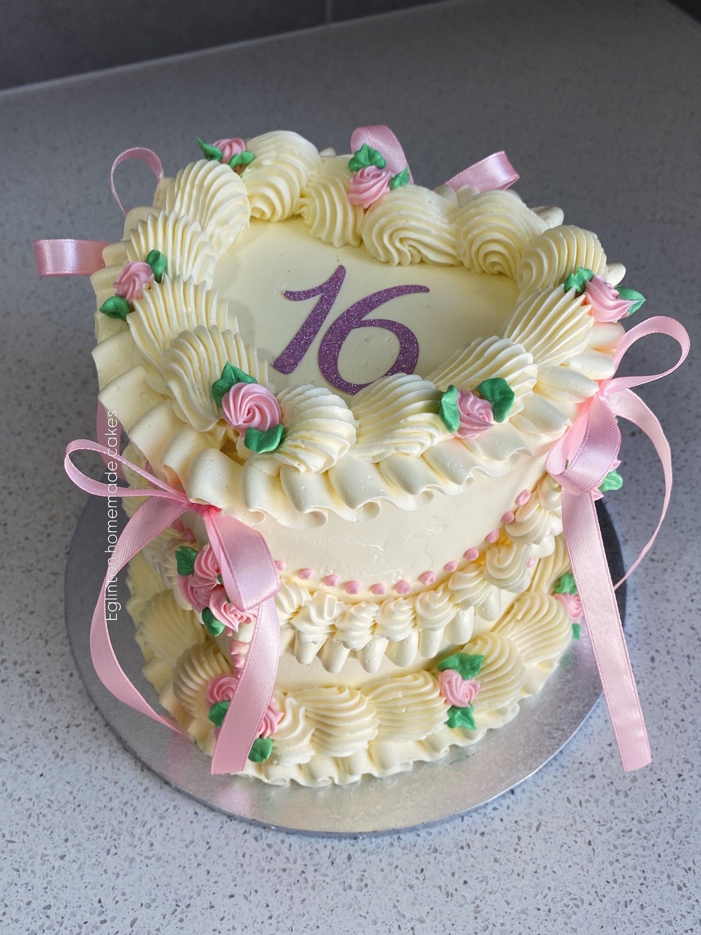 Rosette Vintage Heart Cake